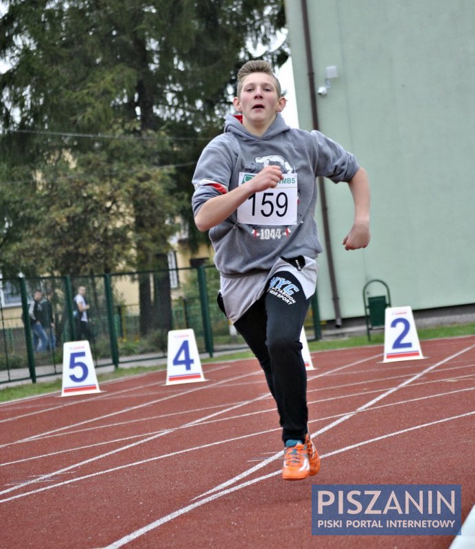 101 uczniów z powiatu piskiego rywalizowało w lekkiej atletyce