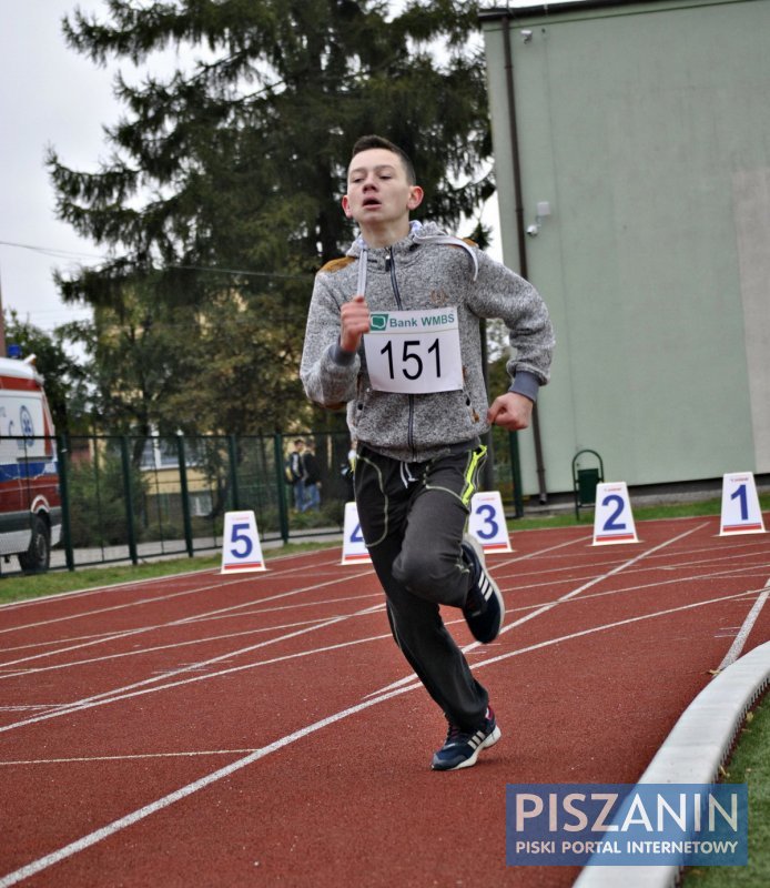 101 uczniów z powiatu piskiego rywalizowało w lekkiej atletyce