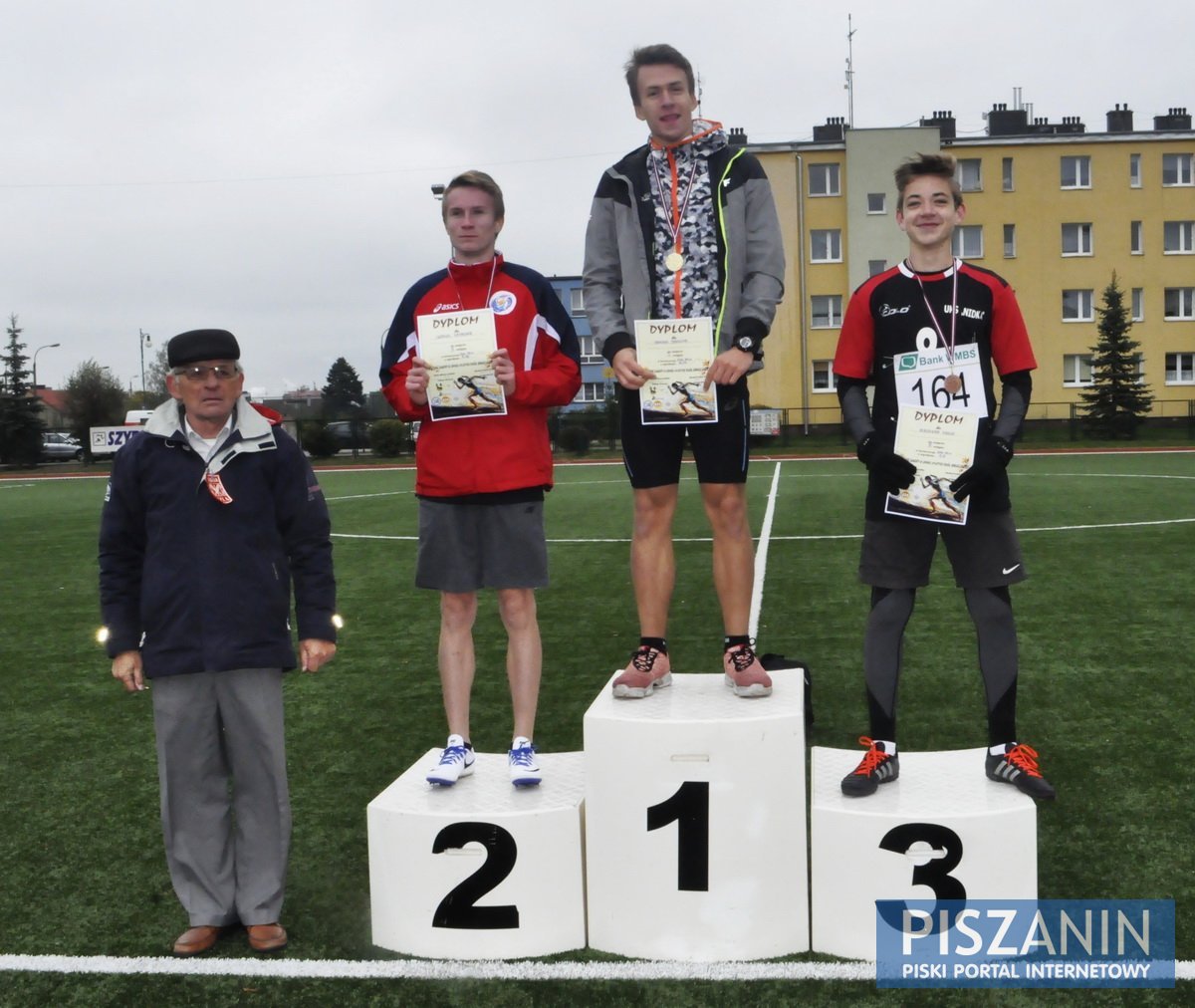 101 uczniów z powiatu piskiego rywalizowało w lekkiej atletyce