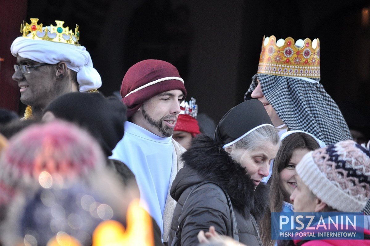 Świąteczny orszak z Maryją, Józefem i mnóstwem króli