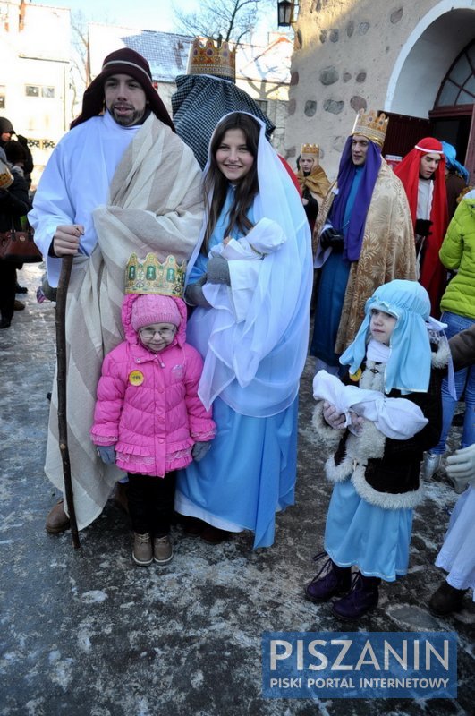 Świąteczny orszak z Maryją, Józefem i mnóstwem króli