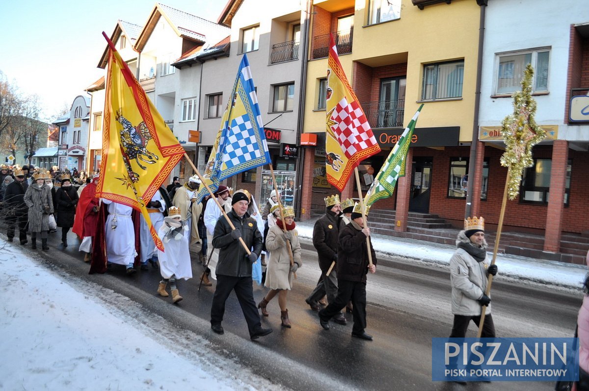 Świąteczny orszak z Maryją, Józefem i mnóstwem króli