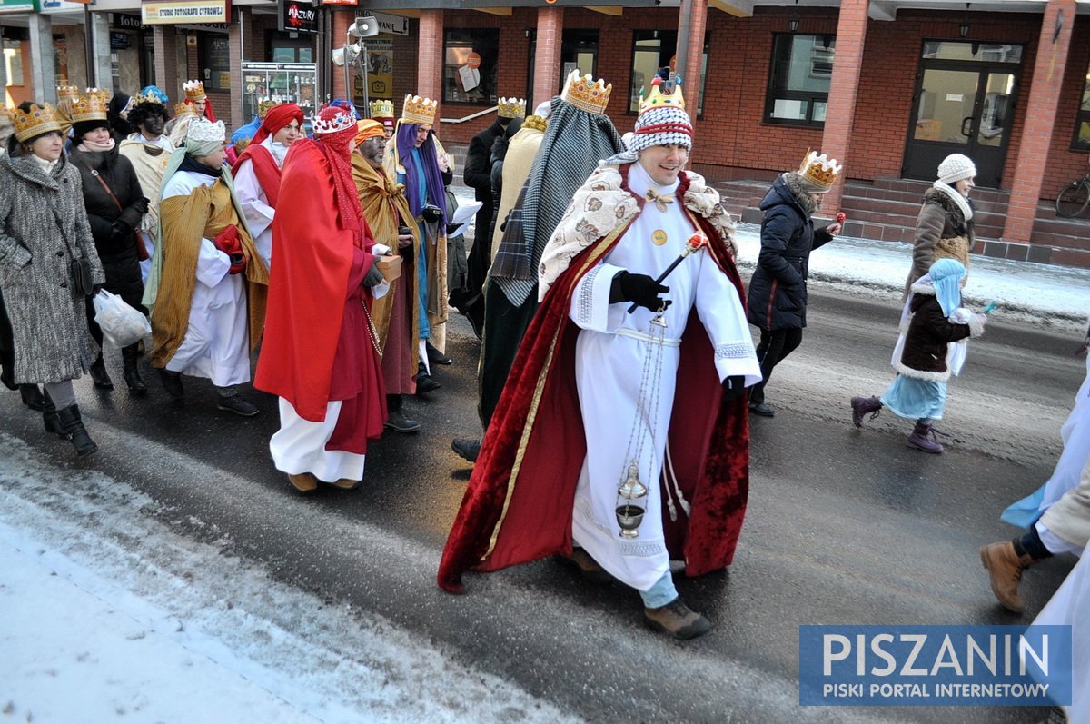 Świąteczny orszak z Maryją, Józefem i mnóstwem króli