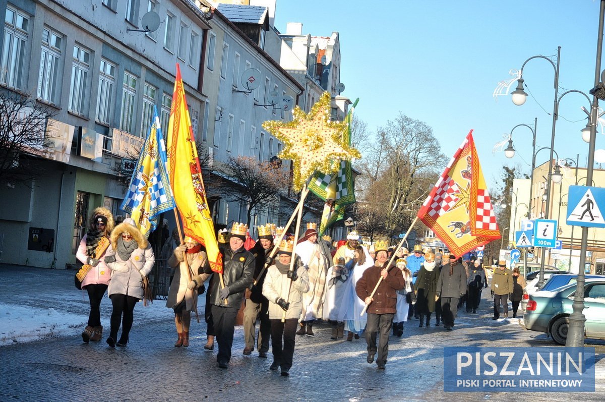 Świąteczny orszak z Maryją, Józefem i mnóstwem króli