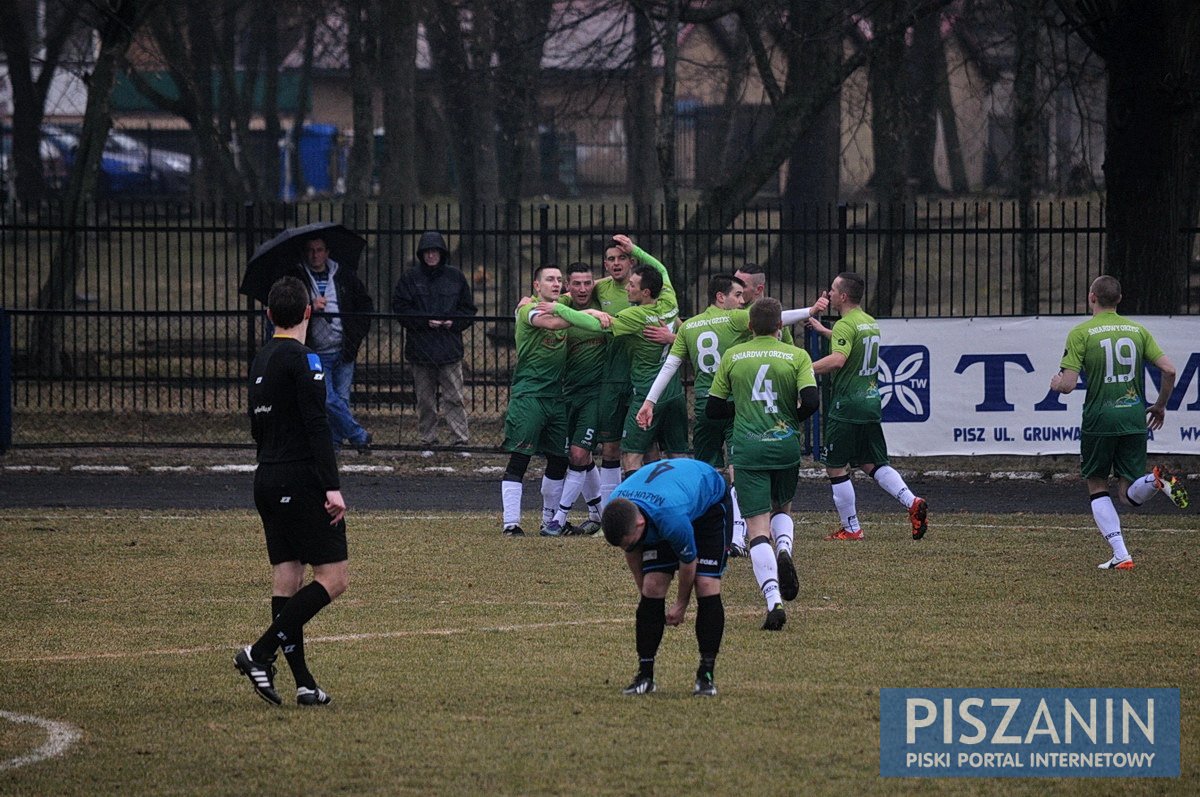 Piszanie zdeklasowani przez Śniardwy