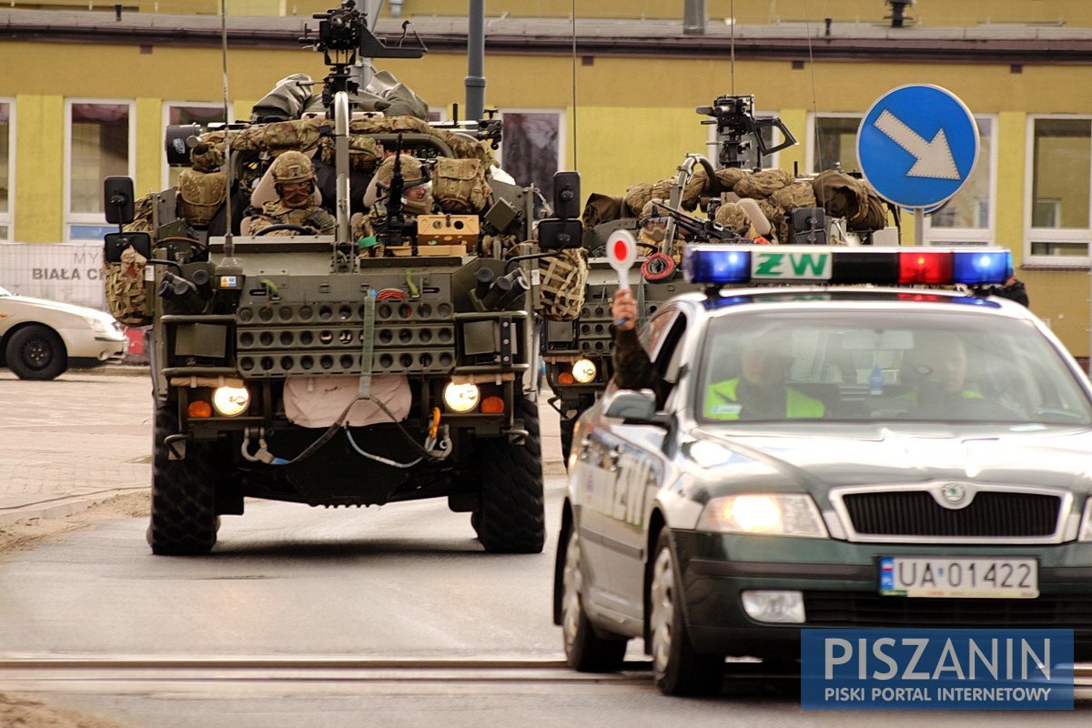 Pierwsze kolumny wojsk NATO przejeżdżają przez Pisz