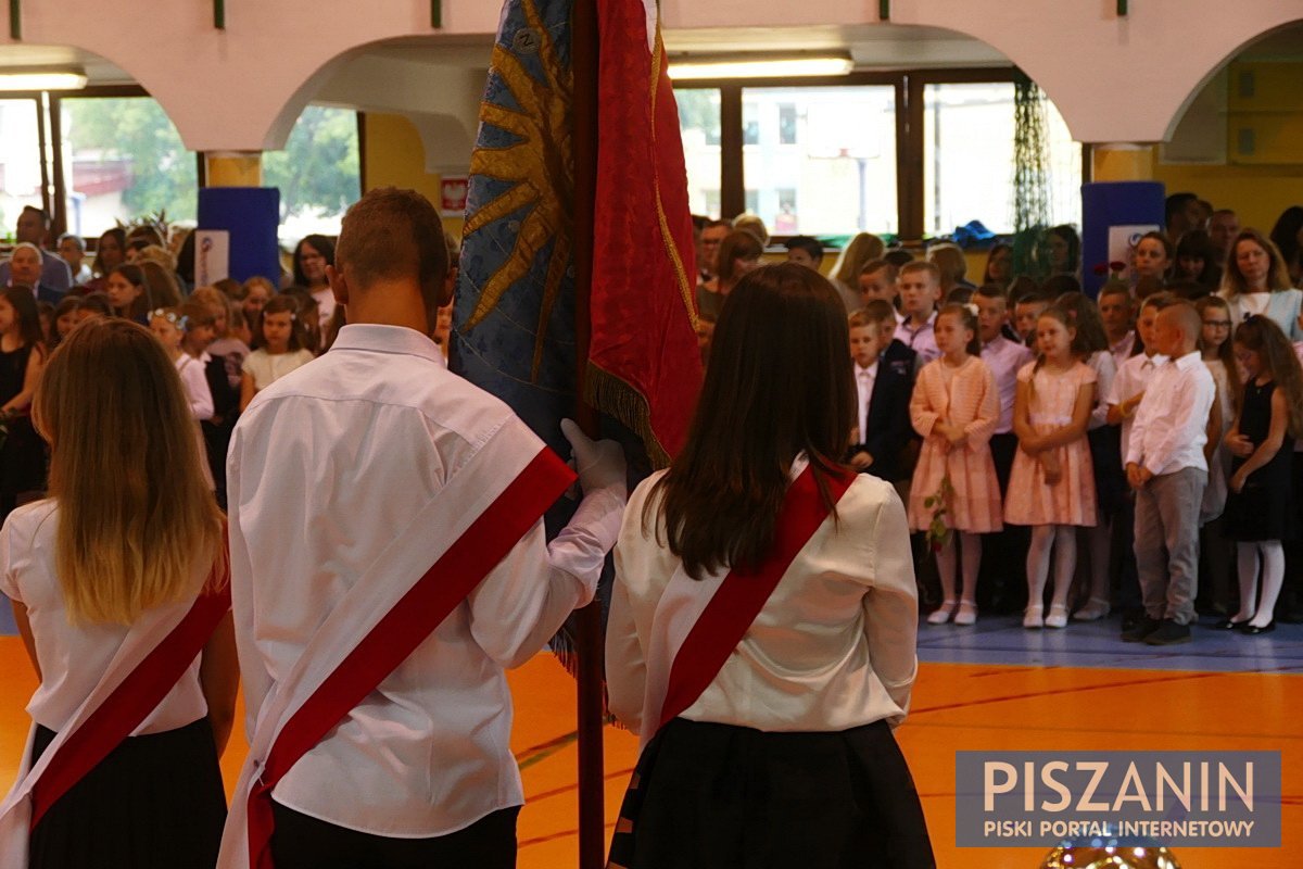 Wyróżnienia za naukę, konkursy i sport w piskiej Jedynce