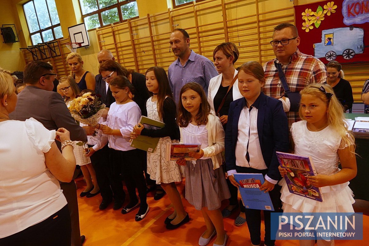 Wyróżnienia za naukę, konkursy i sport w piskiej Jedynce