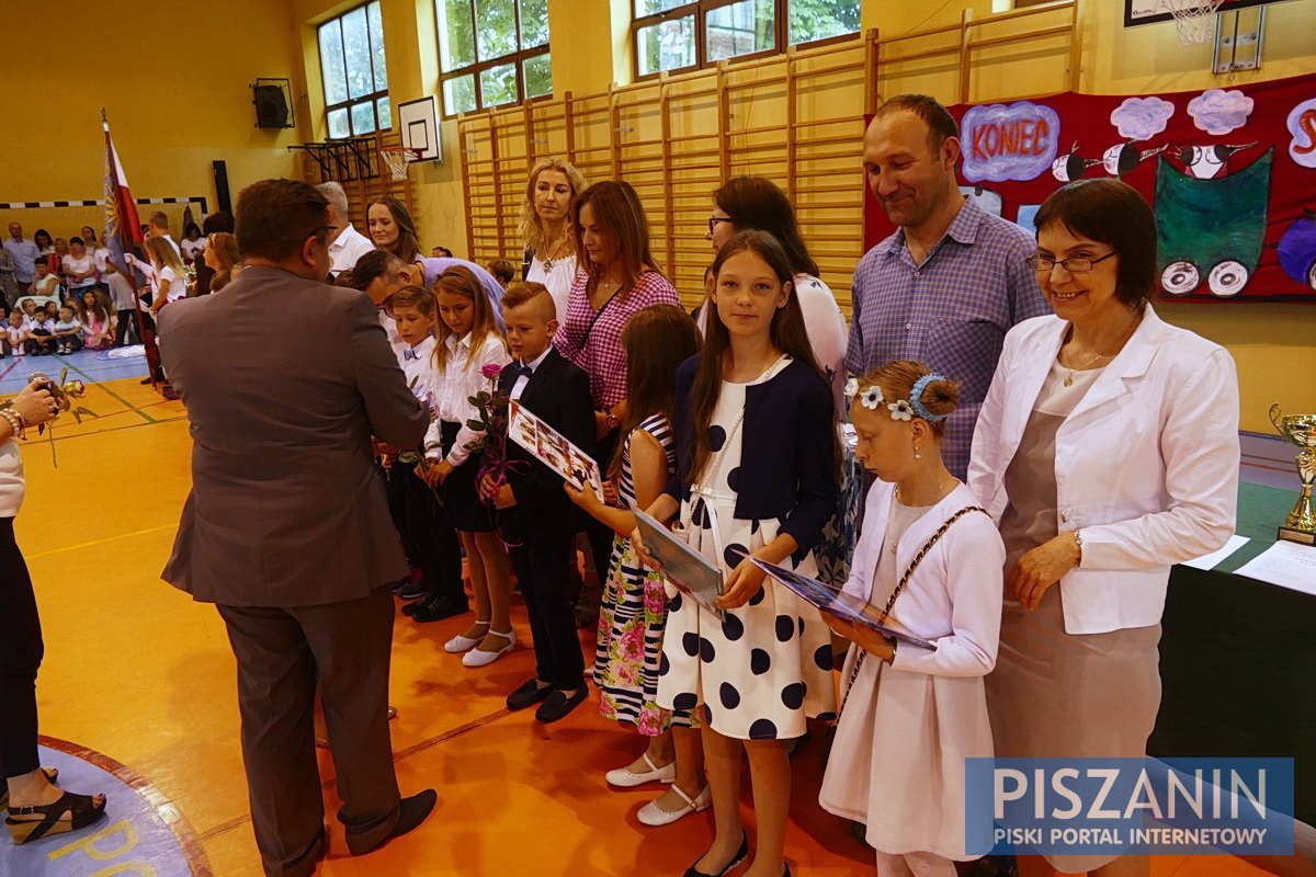 Wyróżnienia za naukę, konkursy i sport w piskiej Jedynce