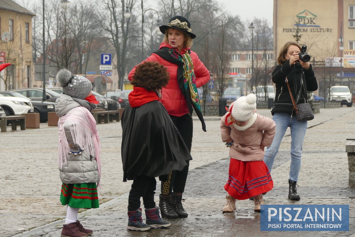 Zapustnicy pożegnali karnawał śpiewem i tańcem