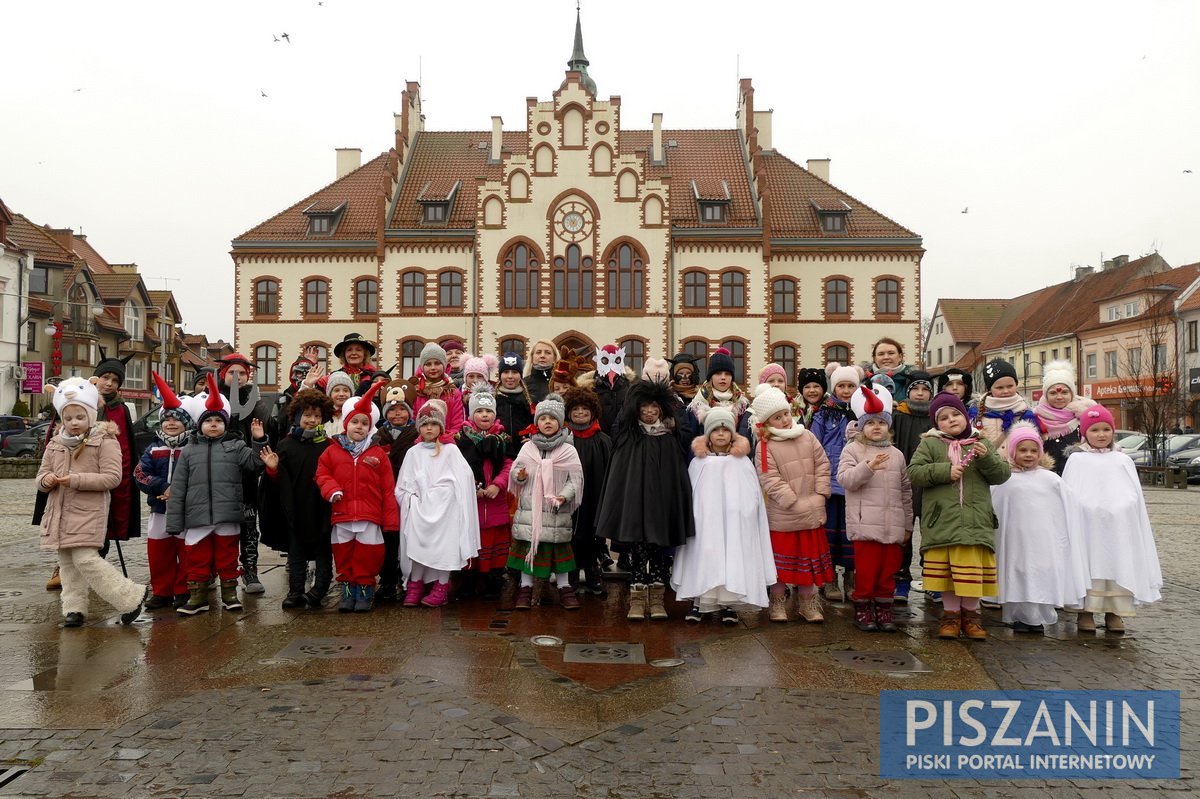 Zapustnicy pożegnali karnawał śpiewem i tańcem