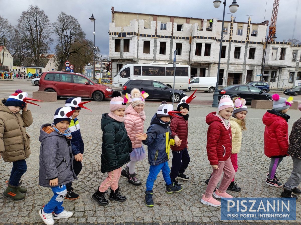 Kolorowy korowód przeszedł ulicami Pisza w poszukiwaniu wiosny