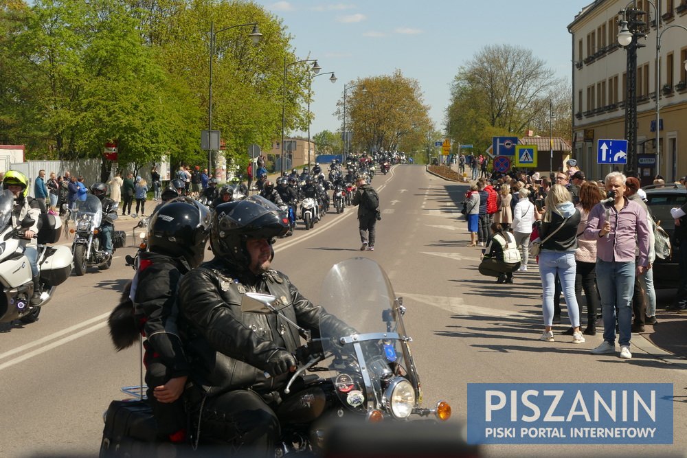 Sezon Motocyklowy Pisz 2023 rozpoczęty. Korowód jednośladów nie miał końca