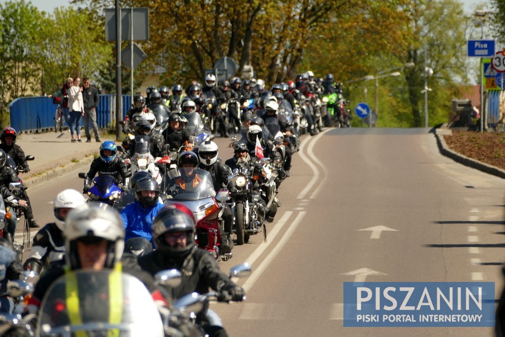 Sezon Motocyklowy Pisz 2023 rozpoczęty. Korowód jednośladów nie miał końca