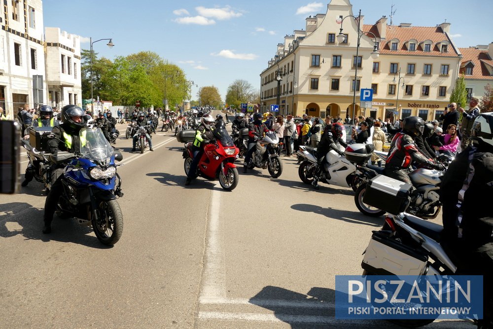 Sezon Motocyklowy Pisz 2023 rozpoczęty. Korowód jednośladów nie miał końca