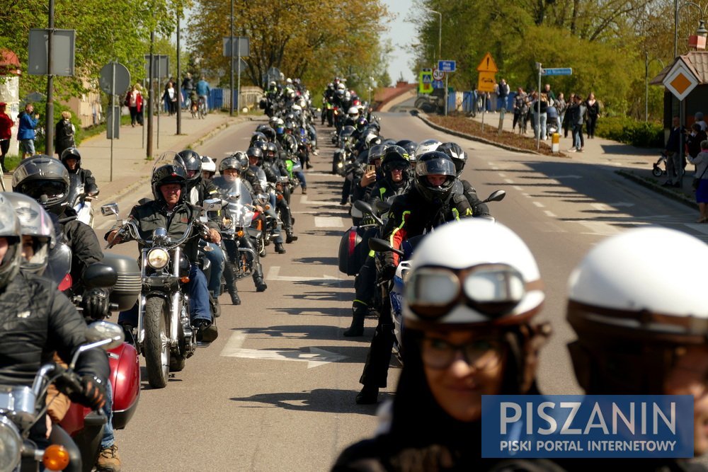 Sezon Motocyklowy Pisz 2023 rozpoczęty. Korowód jednośladów nie miał końca