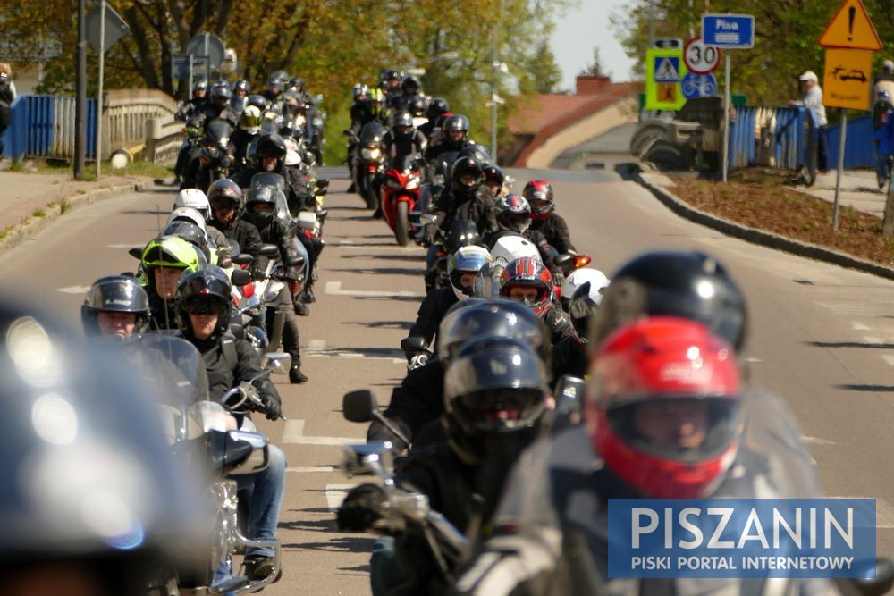 Sezon Motocyklowy Pisz 2023 rozpoczęty. Korowód jednośladów nie miał końca