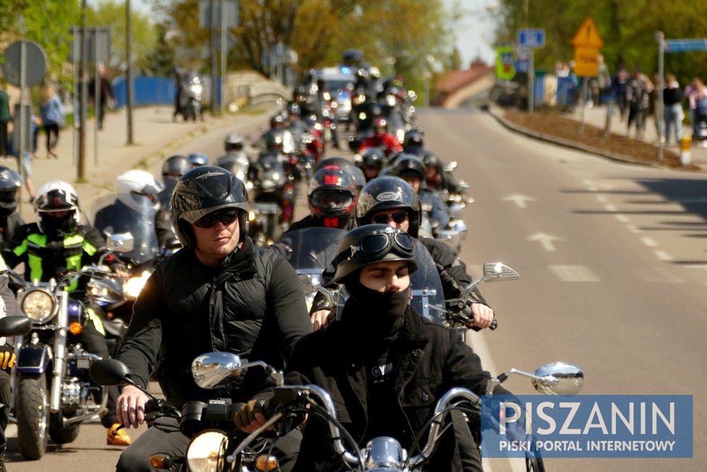 Sezon Motocyklowy Pisz 2023 rozpoczęty. Korowód jednośladów nie miał końca