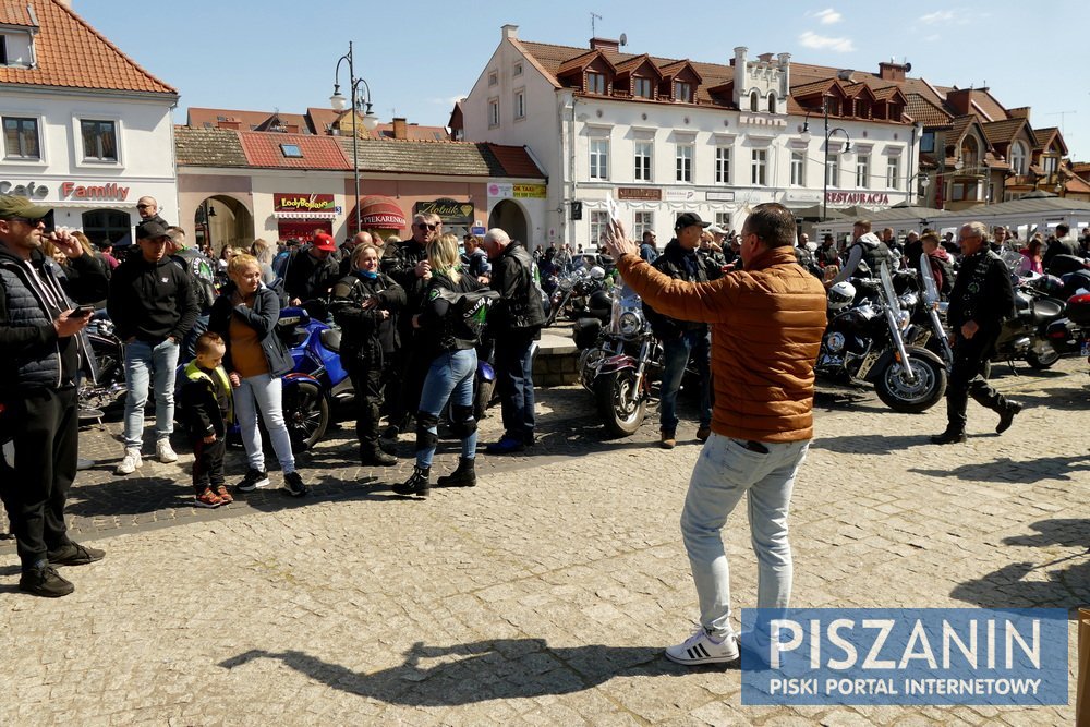 Sezon Motocyklowy Pisz 2023 rozpoczęty. Korowód jednośladów nie miał końca