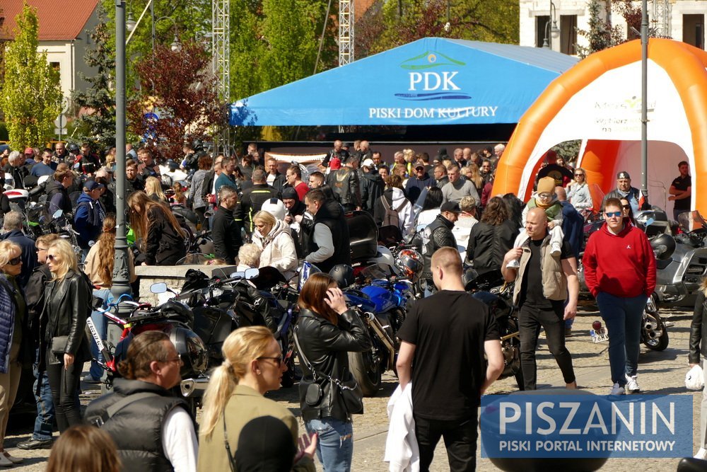 Sezon Motocyklowy Pisz 2023 rozpoczęty. Korowód jednośladów nie miał końca