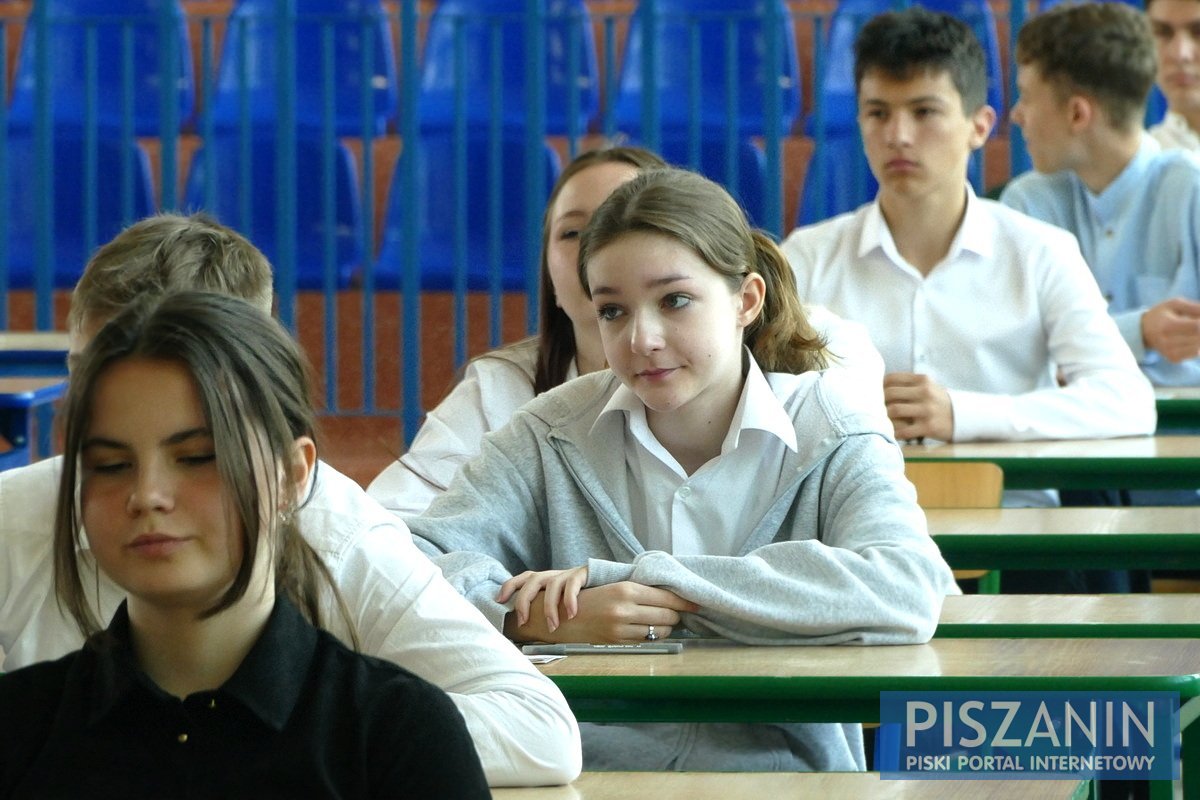 Ósmoklasiści zdają egzaminy. Trzydniowy maraton rozpoczyna język polski