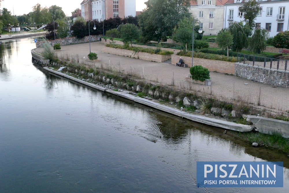 Naprawa osuniętego nabrzeża Pisy utknęła w papierkowej robocie na lata