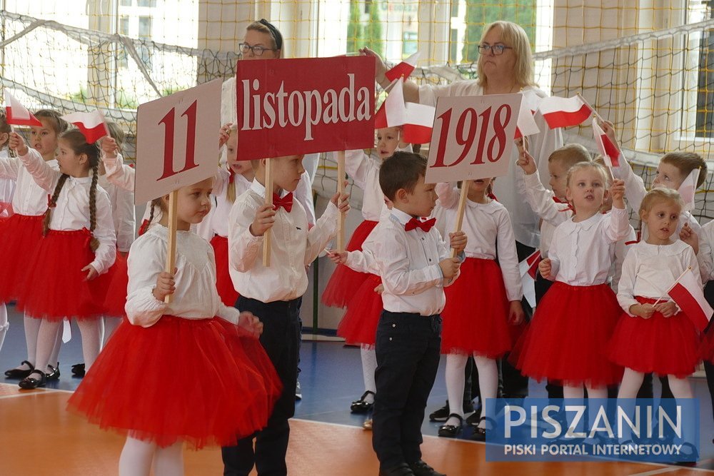 Przedszkolaki zainugurowały obchody Dnia Niepodległości w Piszu