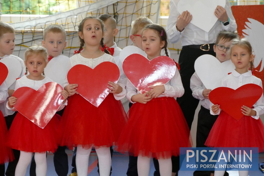 Przedszkolaki zainugurowały obchody Dnia Niepodległości w Piszu