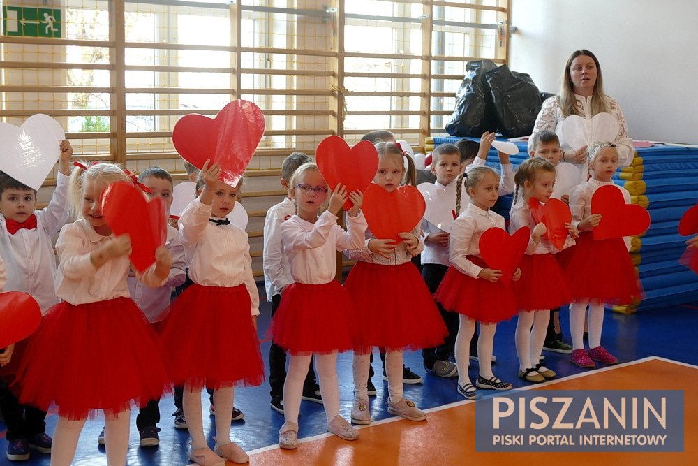 Przedszkolaki zainugurowały obchody Dnia Niepodległości w Piszu