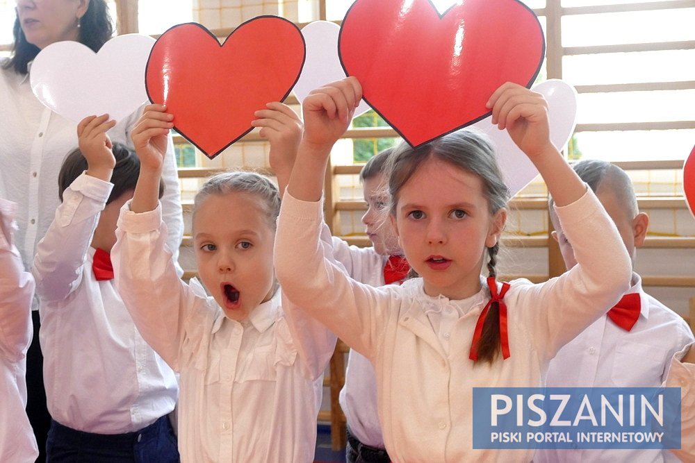 Przedszkolaki zainugurowały obchody Dnia Niepodległości w Piszu