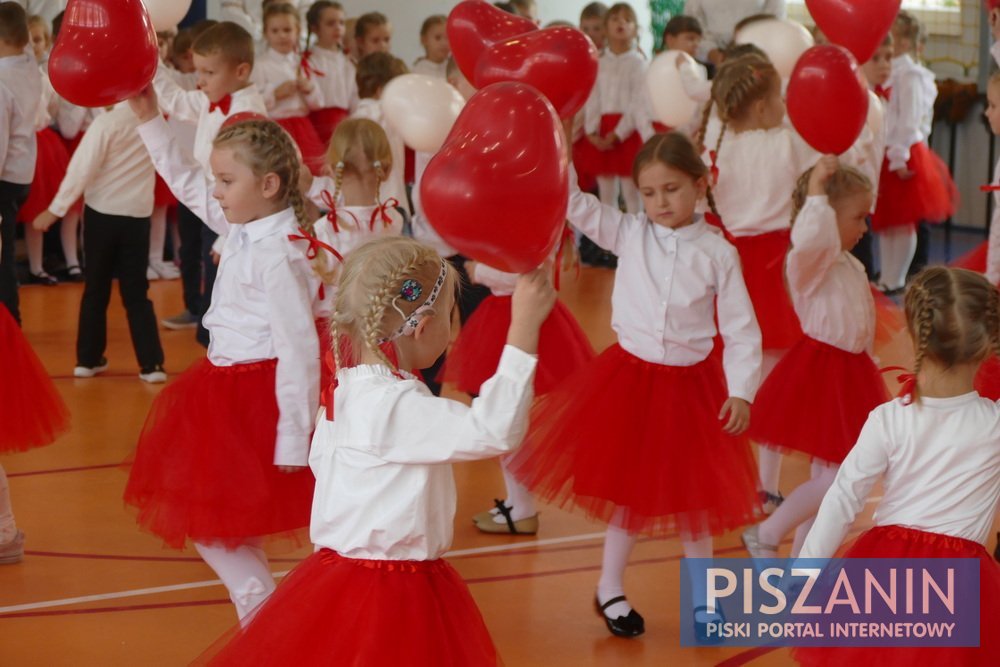 Przedszkolaki zainugurowały obchody Dnia Niepodległości w Piszu