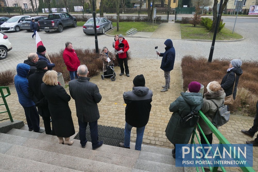 Chcą zwrócić uwagę zarządu powiatu i mieszkańców na problemy szpitala