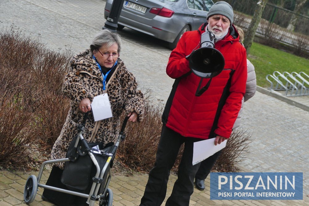 Chcą zwrócić uwagę zarządu powiatu i mieszkańców na problemy szpitala