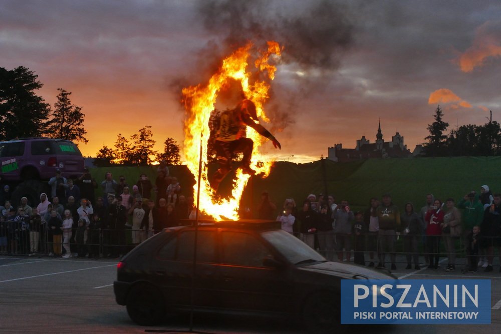 Niezapomniane emocje na pokazie kaskaderskim w Piszu