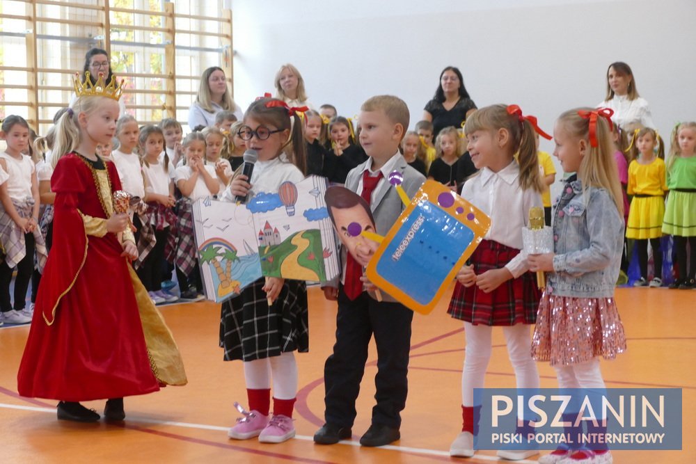 Dzieci śpiewem, tańcem i recytacją podziękowały nauczycielom