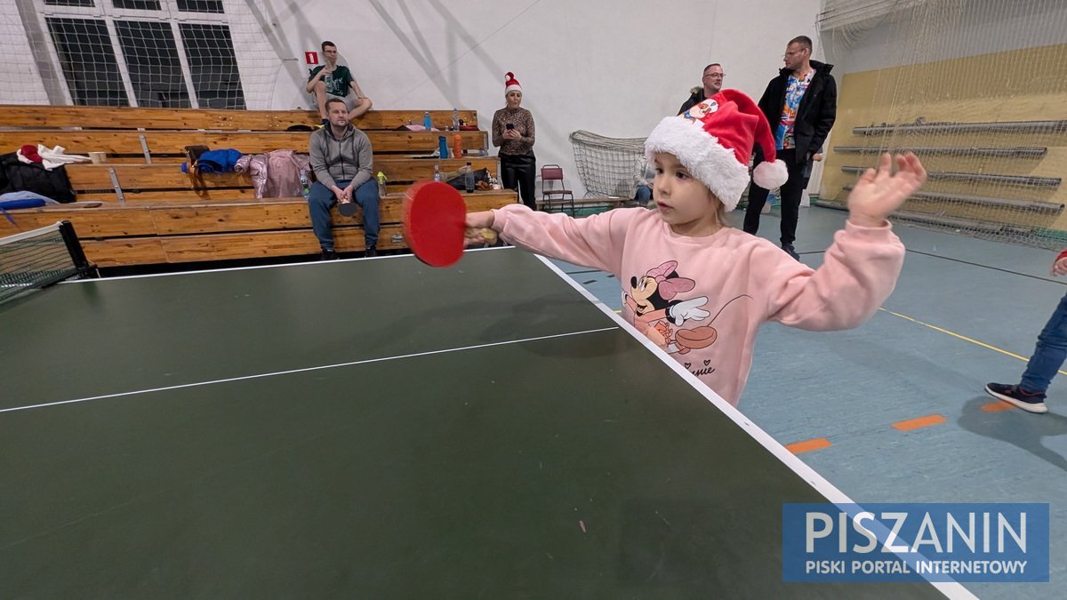 Mikołajkowe zawody piskich pingpongistów