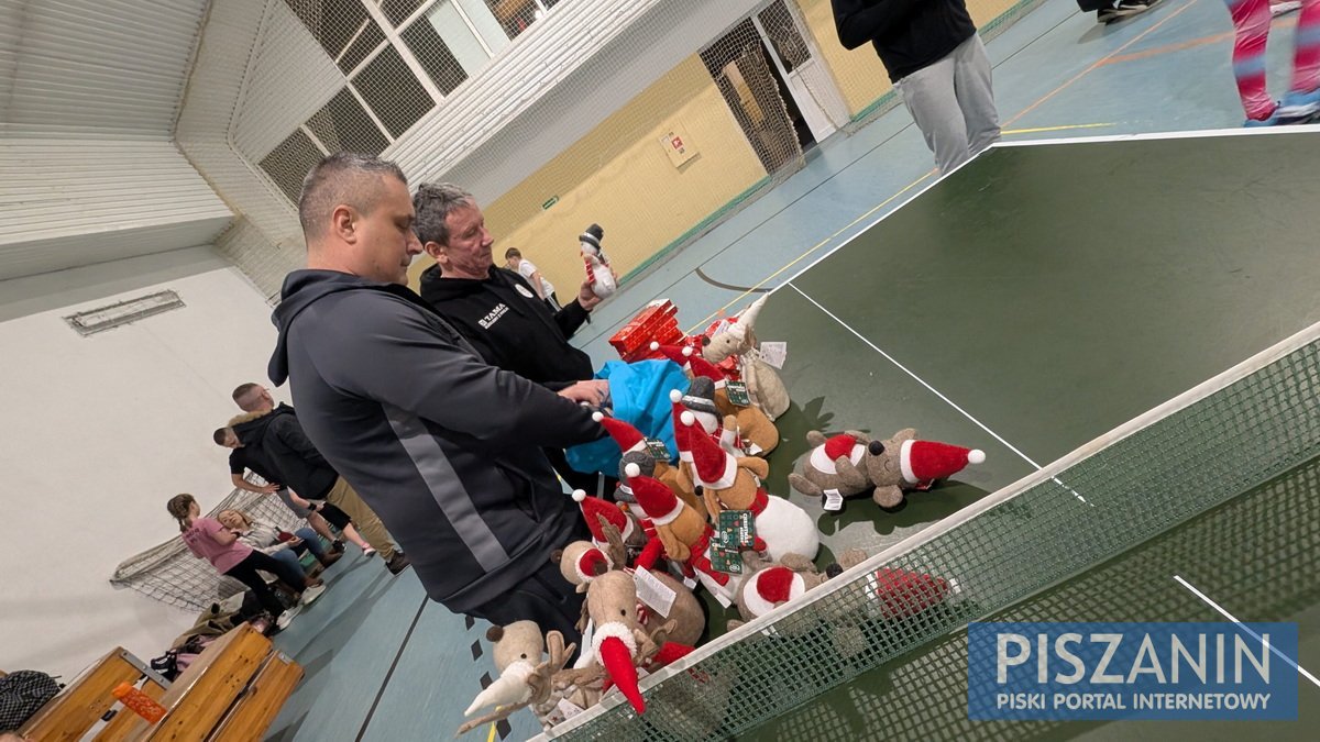 Mikołajkowe zawody piskich pingpongistów