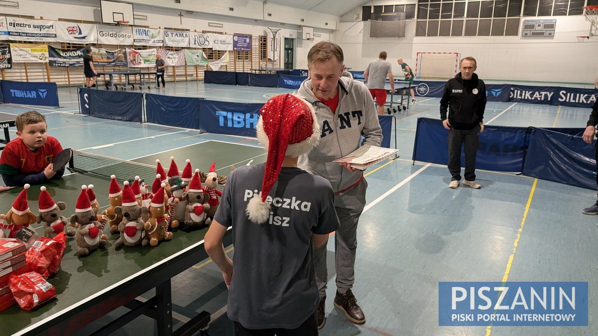 Mikołajkowe zawody piskich pingpongistów