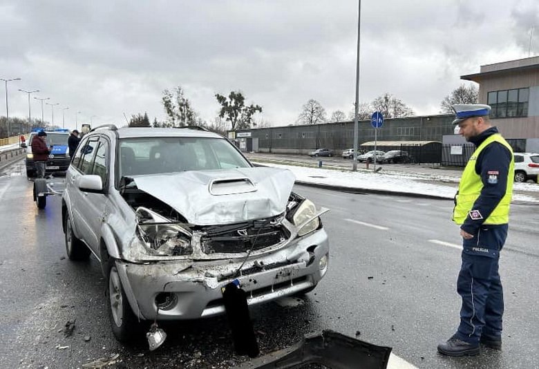 Wypadek na ul. Kwiatowej w Piszu: cztery osoby poszkodowane