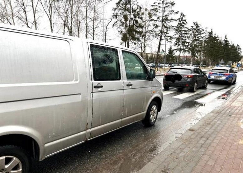 Wypadek na ul. Kwiatowej w Piszu: cztery osoby poszkodowane