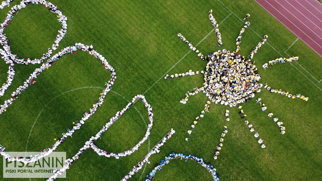 Jak powstawał wielki napis 380 Pisz