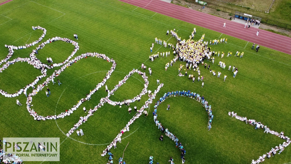 Jak powstawał wielki napis 380 Pisz