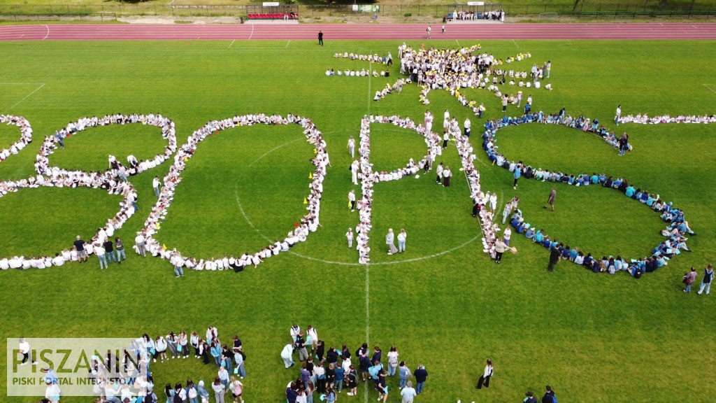Jak powstawał wielki napis 380 Pisz