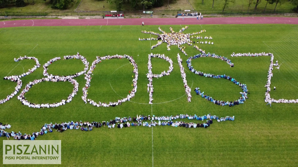 Jak powstawał wielki napis 380 Pisz
