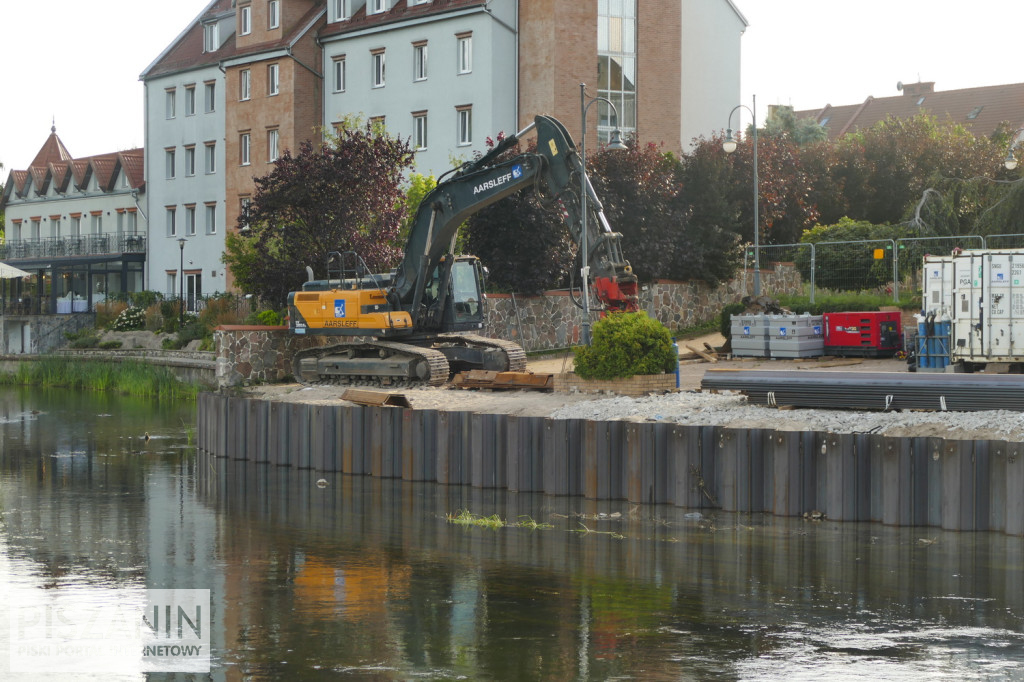 Wody Polskie remontują nabrzeże Pisy... wreszcie