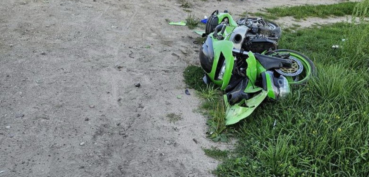 Zderzenie motocykla z autem osobowym na... ścieżce rowerowej