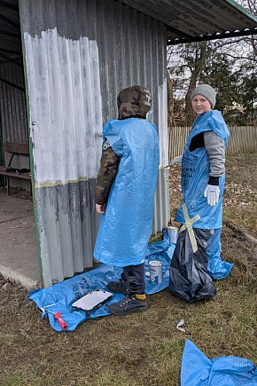 Młodzież odnowiła przystanek w Hejdyku-240069