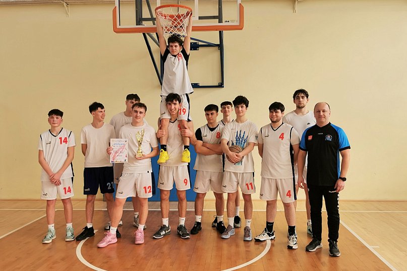 Koszykówka: Stary Ogólniak awansuje