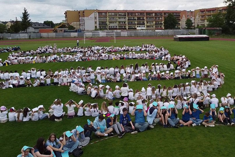 Jak powstawał wielki napis 380 Pisz