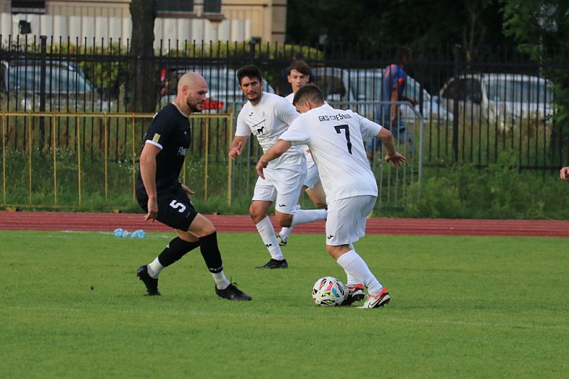 Remis na inaugurację sezonu